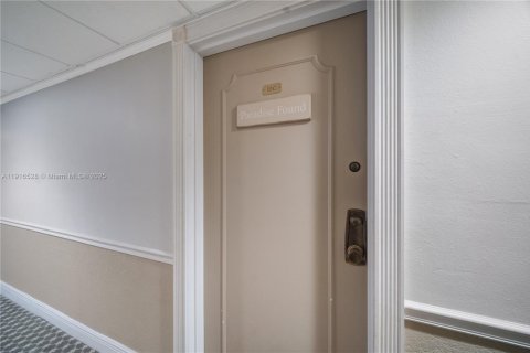 Снять в аренду кондоминиум в Ки-Бискейн, Флорида 2 спальни, 102.66м2, № 1972025 - фото 3