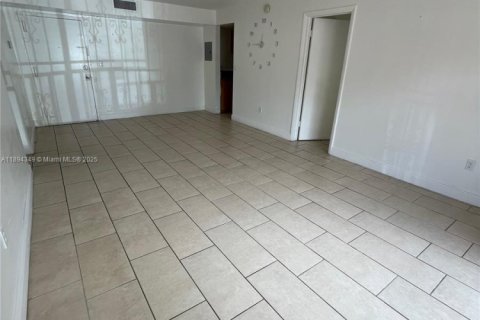 Copropriété à louer à Miami, Floride: 3 chambres, 95.13 m2 № 1947403 - photo 11