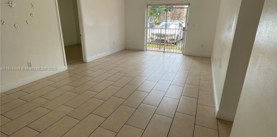 Condo à Miami, Floride, 3 chambres  № 1947403