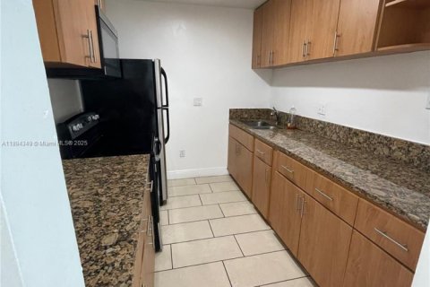 Copropriété à louer à Miami, Floride: 3 chambres, 95.13 m2 № 1947403 - photo 3