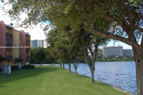 Copropriété à louer à Miami, Floride: 3 chambres, 95.13 m2 № 1947403 - photo 30