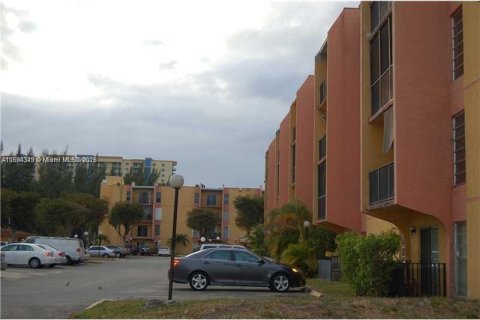 Copropriété à louer à Miami, Floride: 3 chambres, 95.13 m2 № 1947403 - photo 29