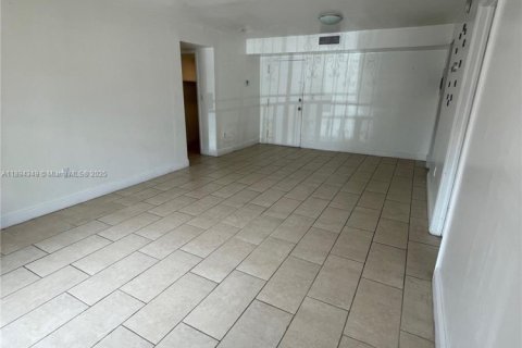 Copropriété à louer à Miami, Floride: 3 chambres, 95.13 m2 № 1947403 - photo 10
