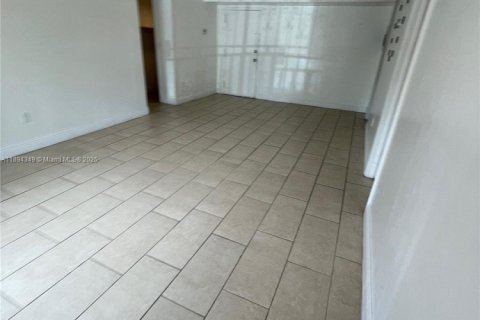 Copropriété à louer à Miami, Floride: 3 chambres, 95.13 m2 № 1947403 - photo 9