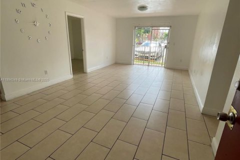 Copropriété à louer à Miami, Floride: 3 chambres, 95.13 m2 № 1947403 - photo 2