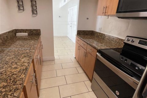 Copropriété à louer à Miami, Floride: 3 chambres, 95.13 m2 № 1947403 - photo 4