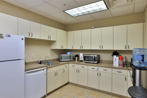 Propiedad comercial en alquiler en Palm Coast, Florida, 2400.04 m2 № 1820832 - foto 22