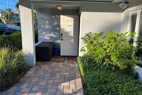 House in Saint Pete Beach, Florida 3 bedrooms, 195.93 sq.m. № 2093327 - photo 18