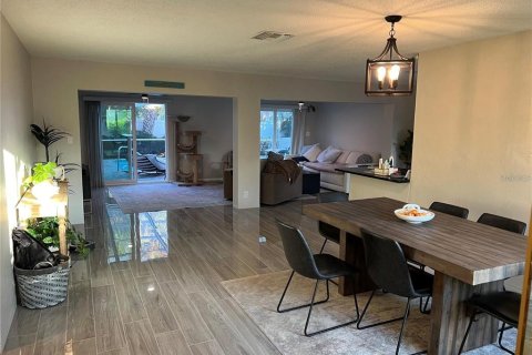 House in Saint Pete Beach, Florida 3 bedrooms, 195.93 sq.m. № 2093327 - photo 7
