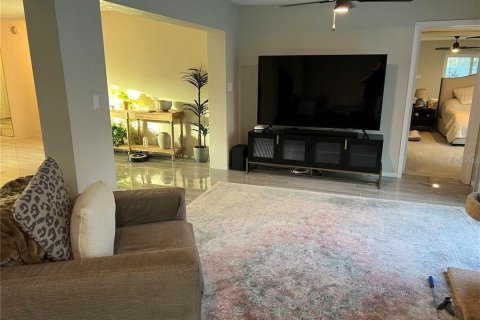 House in Saint Pete Beach, Florida 3 bedrooms, 195.93 sq.m. № 2093327 - photo 9