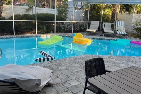 House in Saint Pete Beach, Florida 3 bedrooms, 195.93 sq.m. № 2093327 - photo 19