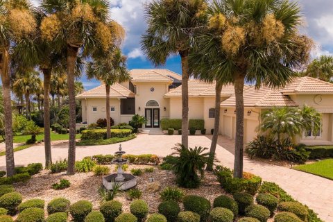 House in Palm Coast, Florida 4 bedrooms, 396.79 sq.m. № 1913784 - photo 1