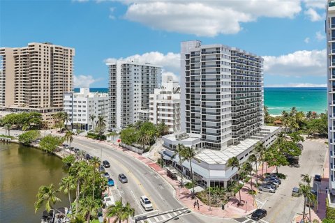 Condo in Miami Beach, Florida, 1 bedroom  № 2038920 - photo 26