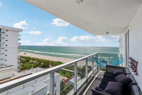 Condo in Miami Beach, Florida, 1 bedroom  № 2038920 - photo 15