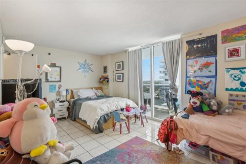 Condo in Miami Beach, Florida, 1 bedroom  № 2038920 - photo 9