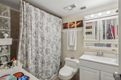 Condo in Miami Beach, Florida, 1 bedroom  № 2038920 - photo 10