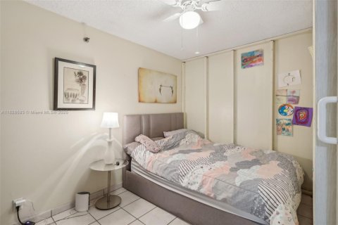 Condo in Miami Beach, Florida, 1 bedroom  № 2038920 - photo 12