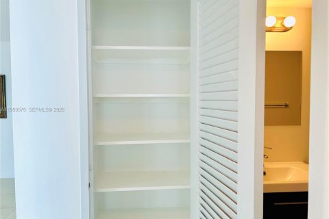 Купить кондоминиум в Норт-Бей-Виллидж, Флорида 1 спальня, 87.33м2, № 2042227 - фото 16