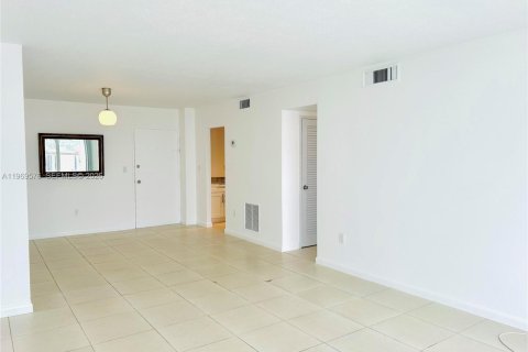 Купить кондоминиум в Норт-Бей-Виллидж, Флорида 1 спальня, 87.33м2, № 2042227 - фото 12