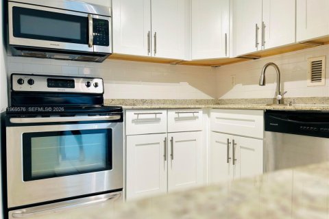 Купить кондоминиум в Норт-Бей-Виллидж, Флорида 1 спальня, 87.33м2, № 2042227 - фото 7