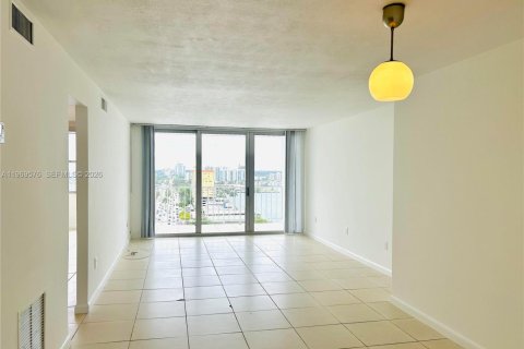 Купить кондоминиум в Норт-Бей-Виллидж, Флорида 1 спальня, 87.33м2, № 2042227 - фото 11