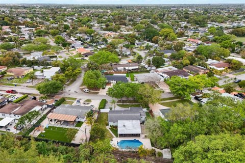 Villa ou maison à vendre à Miami, Floride: 4 chambres, 177.72 m2 № 2063046 - photo 24