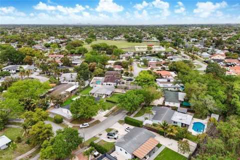 Villa ou maison à vendre à Miami, Floride: 4 chambres, 177.72 m2 № 2063046 - photo 25