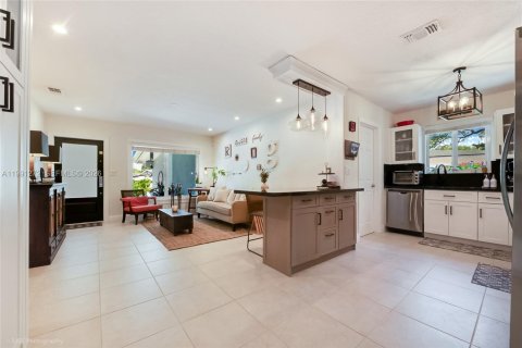 Villa ou maison à vendre à Miami, Floride: 4 chambres, 177.72 m2 № 2063046 - photo 5