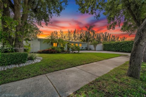 Villa ou maison à vendre à Miami, Floride: 4 chambres, 177.72 m2 № 2063046 - photo 28