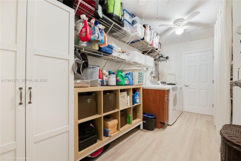 Villa ou maison à vendre à Miami, Floride: 4 chambres, 177.72 m2 № 2063046 - photo 19