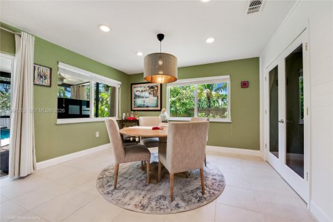 Villa ou maison à vendre à Miami, Floride: 4 chambres, 177.72 m2 № 2063046 - photo 10