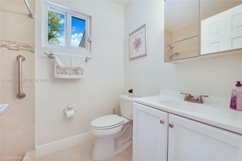 Villa ou maison à vendre à Miami, Floride: 4 chambres, 177.72 m2 № 2063046 - photo 18