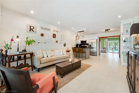 Villa ou maison à vendre à Miami, Floride: 4 chambres, 177.72 m2 № 2063046 - photo 6