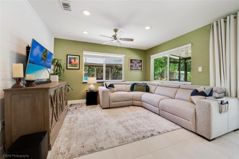 Villa ou maison à vendre à Miami, Floride: 4 chambres, 177.72 m2 № 2063046 - photo 9