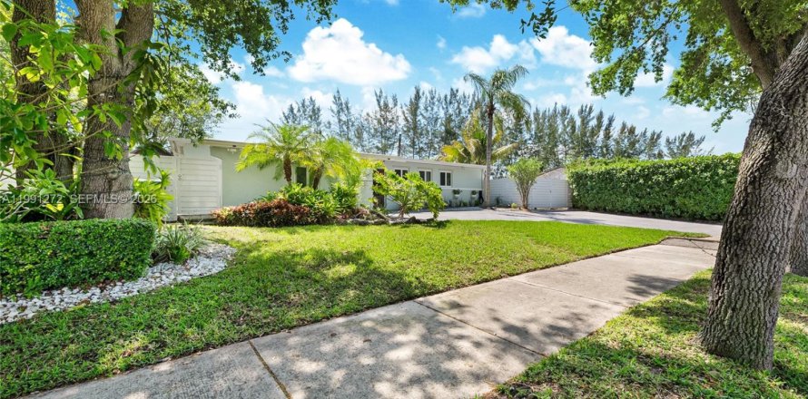 Casa en Miami, Florida 4 dormitorios, 177.72 m2 № 2063046