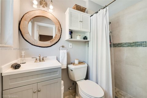 Villa ou maison à vendre à Miami, Floride: 4 chambres, 177.72 m2 № 2063046 - photo 13