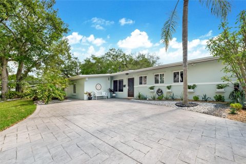 Villa ou maison à vendre à Miami, Floride: 4 chambres, 177.72 m2 № 2063046 - photo 27