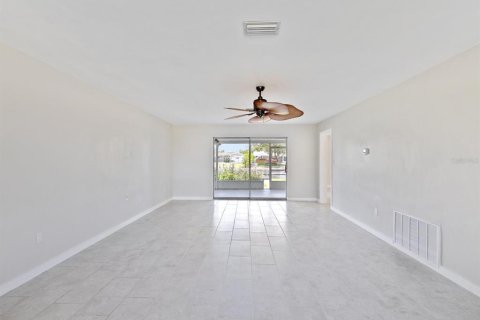 Casa en venta en New Port Richey, Florida, 2 dormitorios, 158.86 m2 № 1836879 - foto 16
