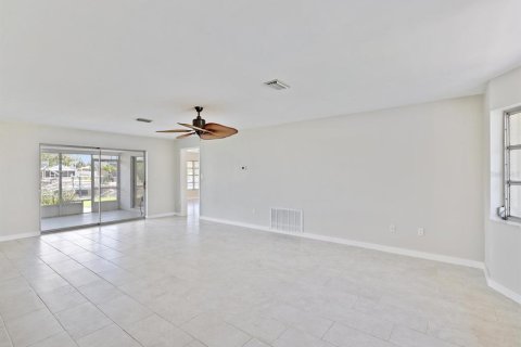 Casa en venta en New Port Richey, Florida, 2 dormitorios, 158.86 m2 № 1836879 - foto 15