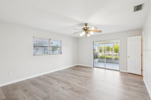 Casa en venta en New Port Richey, Florida, 2 dormitorios, 158.86 m2 № 1836879 - foto 11