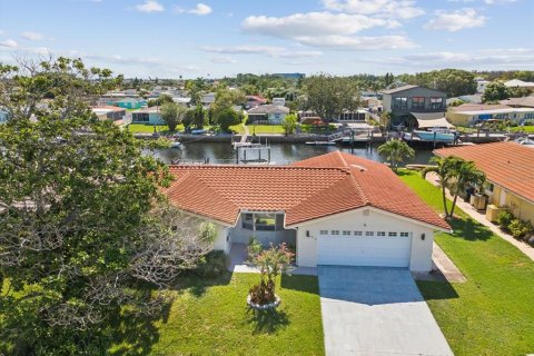 Casa en venta en New Port Richey, Florida, 2 dormitorios, 158.86 m2 № 1836879 - foto 2