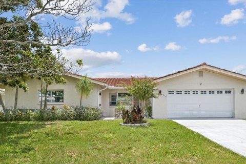 Casa en venta en New Port Richey, Florida, 2 dormitorios, 158.86 m2 № 1836879 - foto 1