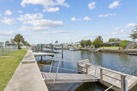 Casa en venta en New Port Richey, Florida, 2 dormitorios, 158.86 m2 № 1836879 - foto 10