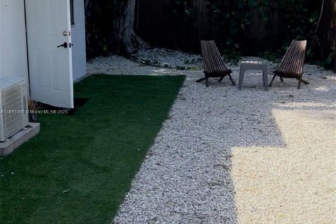 Снять в аренду коммерческую недвижимость в Майами, Флорида 1 спальня, 37.16м2, № 1946761 - фото 10