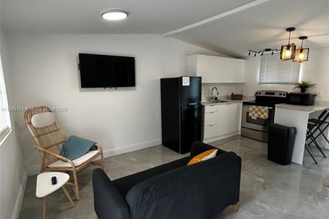 Immobilier commercial à louer à Miami, Floride: 1 chambre, 125.7 m2 № 1946761 - photo 2
