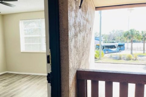 Condominio en alquiler en Tampa, Florida, 1 dormitorio, 48.77 m2 № 1912048 - foto 11