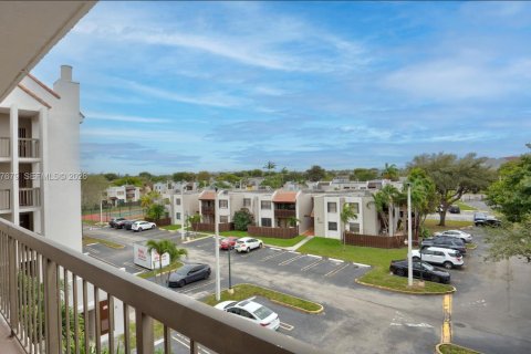 Copropriété à louer à Miami, Floride: 2 chambres, 94.2 m2 № 2029730 - photo 2