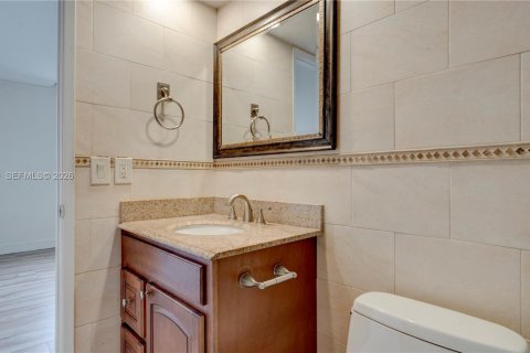 Copropriété à louer à Miami, Floride: 2 chambres, 94.2 m2 № 2029730 - photo 24