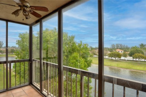 Copropriété à louer à Miami, Floride: 2 chambres, 94.2 m2 № 2029730 - photo 29