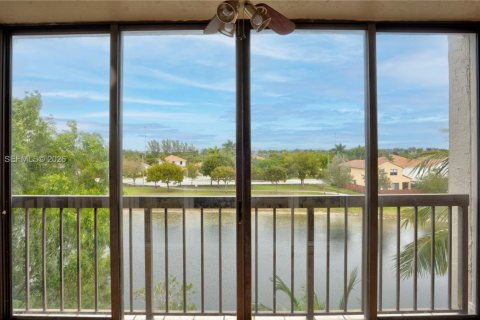 Copropriété à louer à Miami, Floride: 2 chambres, 94.2 m2 № 2029730 - photo 27